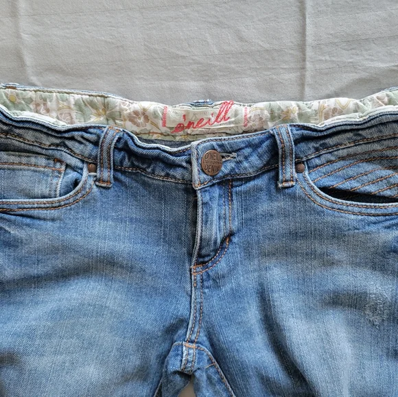 Size Small O'Neil Bellbottom Jeans. EUC. Like New. - Picture 6 of 7